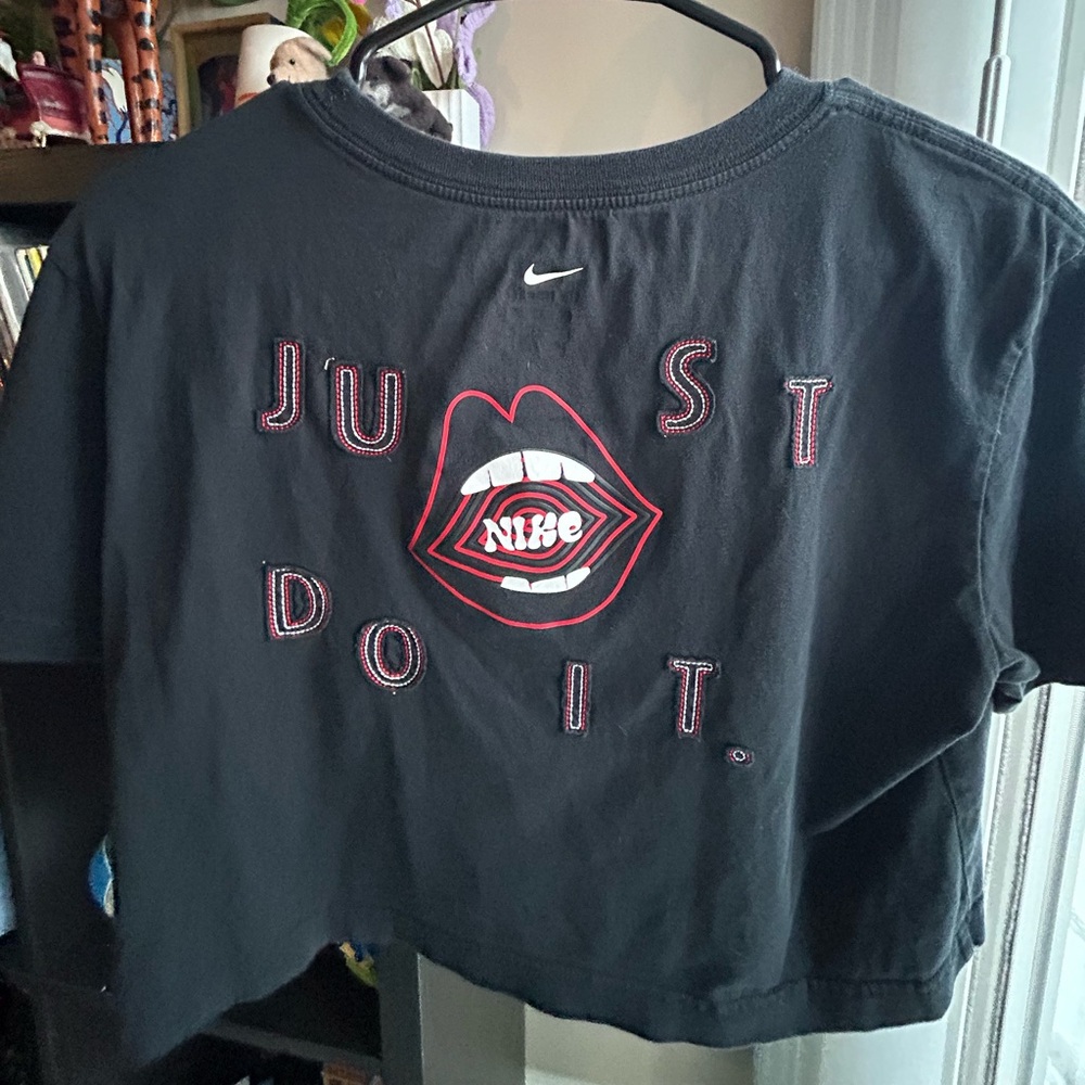 Nike Black Graphic Cropped Tee